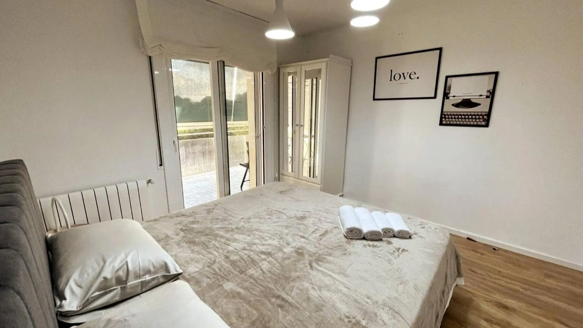 Lux Apartment In The Center 료렛 드 마르